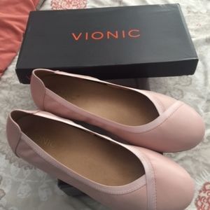 Women's Vionic Shoes Size 8.5